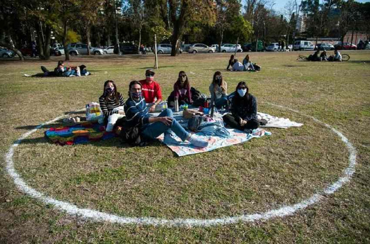 Tras más de dos años de pandemia, eliminaron la recomendación de distanciamiento social obligatorio