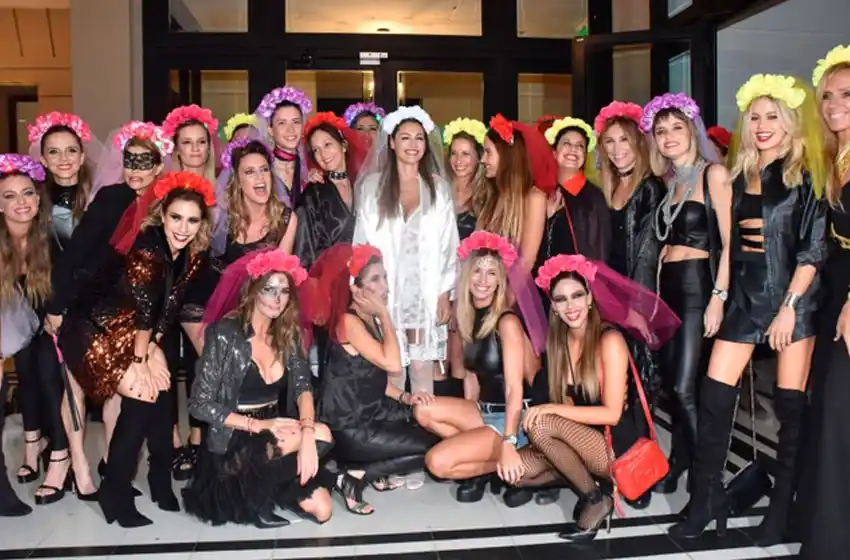 Pampita tuvo su despedida de soltera con 40 amigas