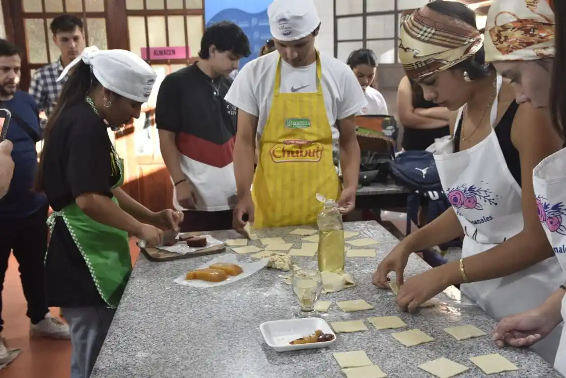 La XXII Fiesta Provincial del Pastel Artesanal ya está en marcha: esta noche y mañana, los shows de Bilat y Mario Pereyra