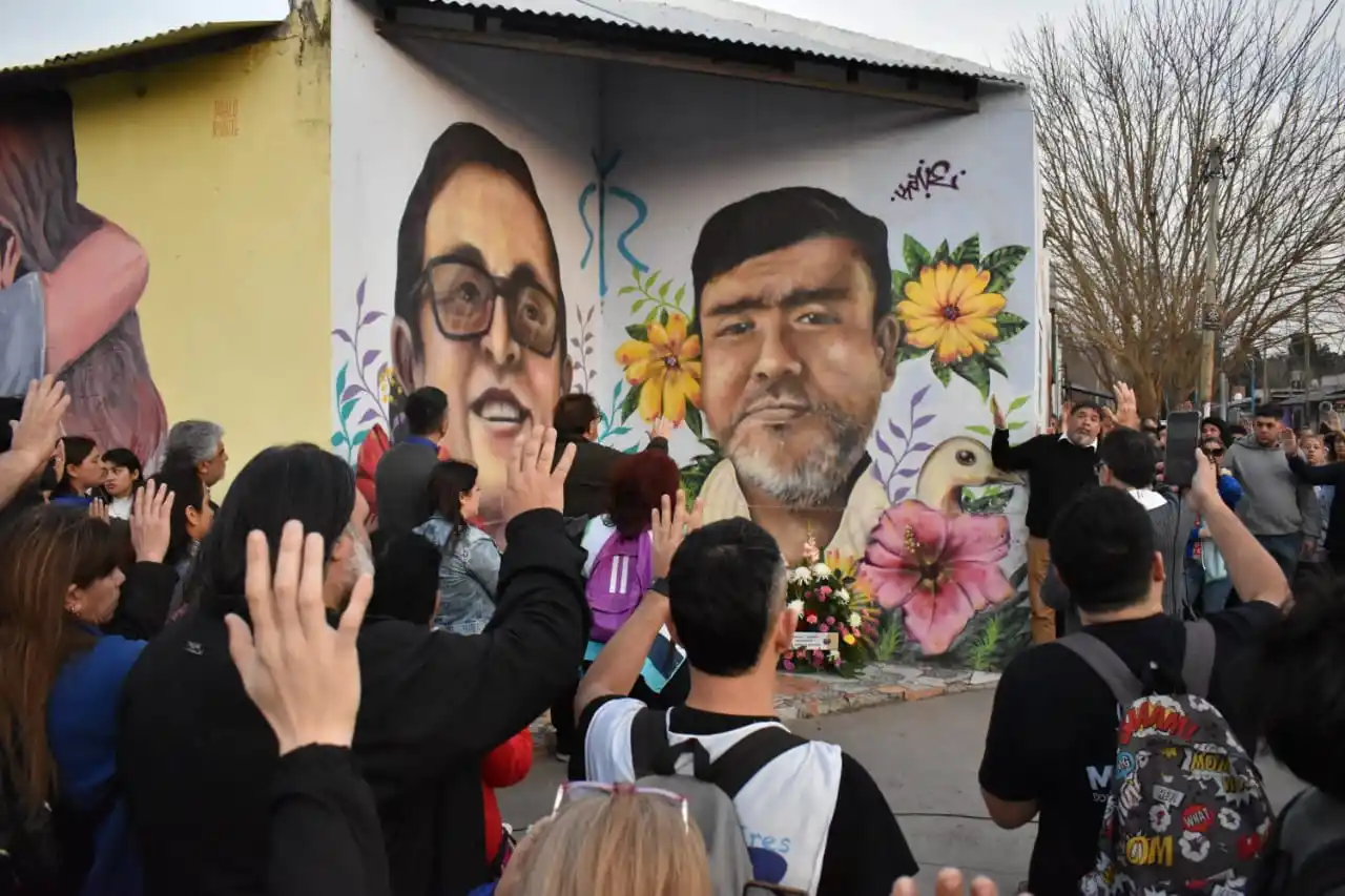 Mural en homenaje a los trabajadores fallecidos