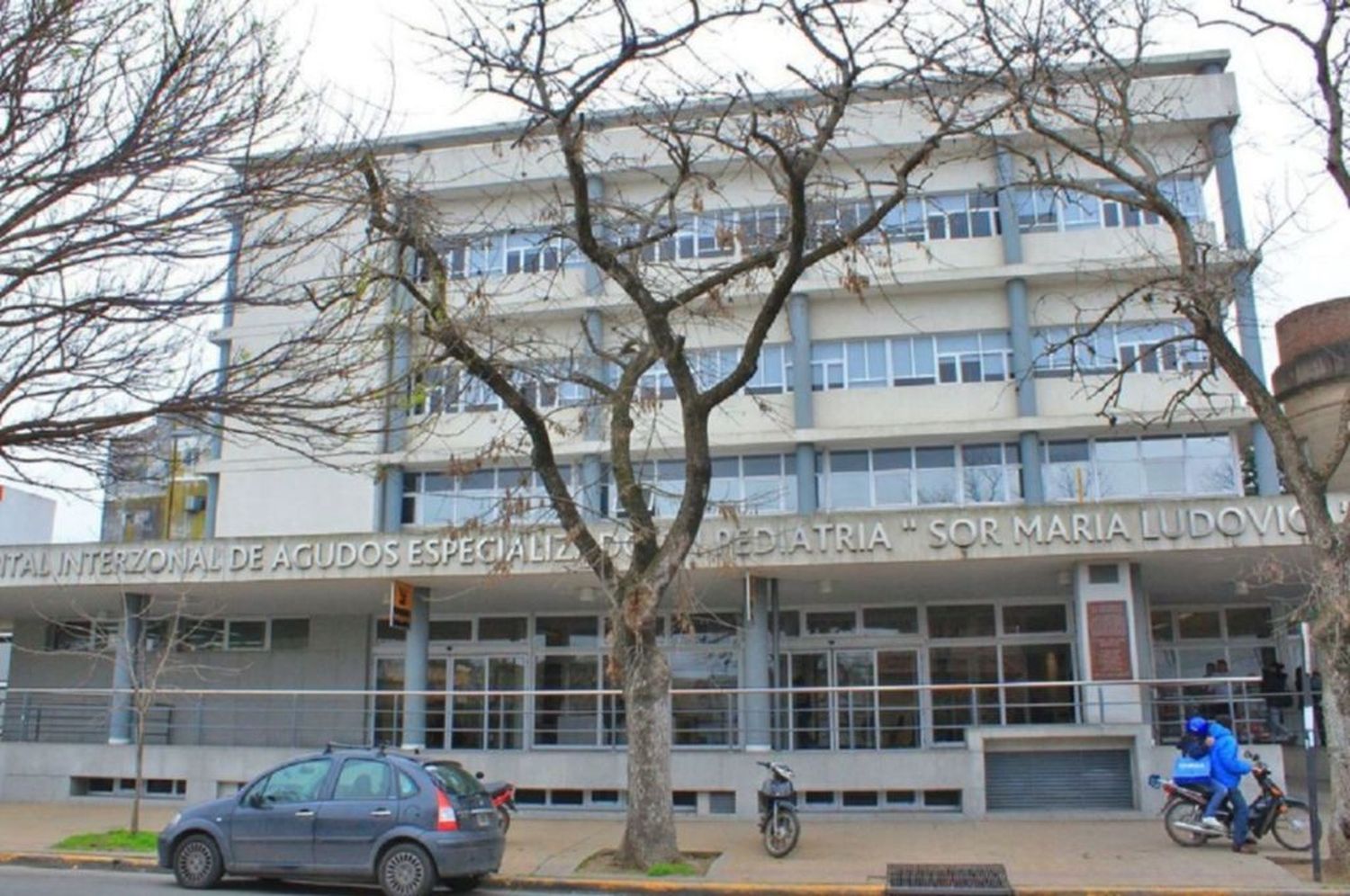 Horror en La Plata: un hombre abusó de su hijo internado en el Hospital de Niños