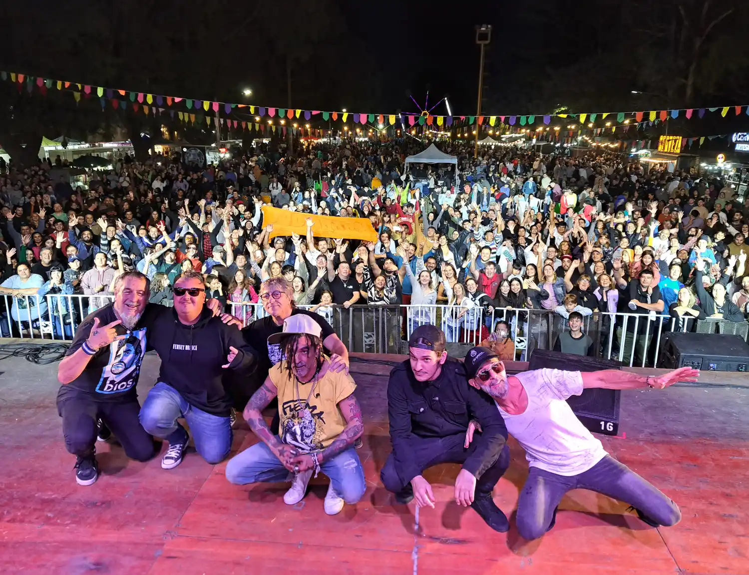 Kapanga hizo bailar a miles de espectadores.