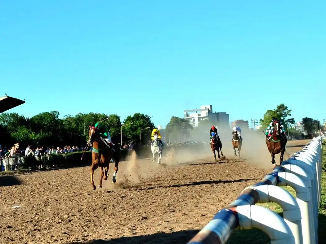 El Hipódromo abre sus puertas para el comienzo de la temporada del turf en la ciudad