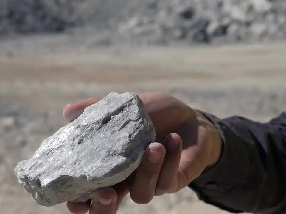 Roca de litio. Foto: Bloomberg Creative / Getty Images