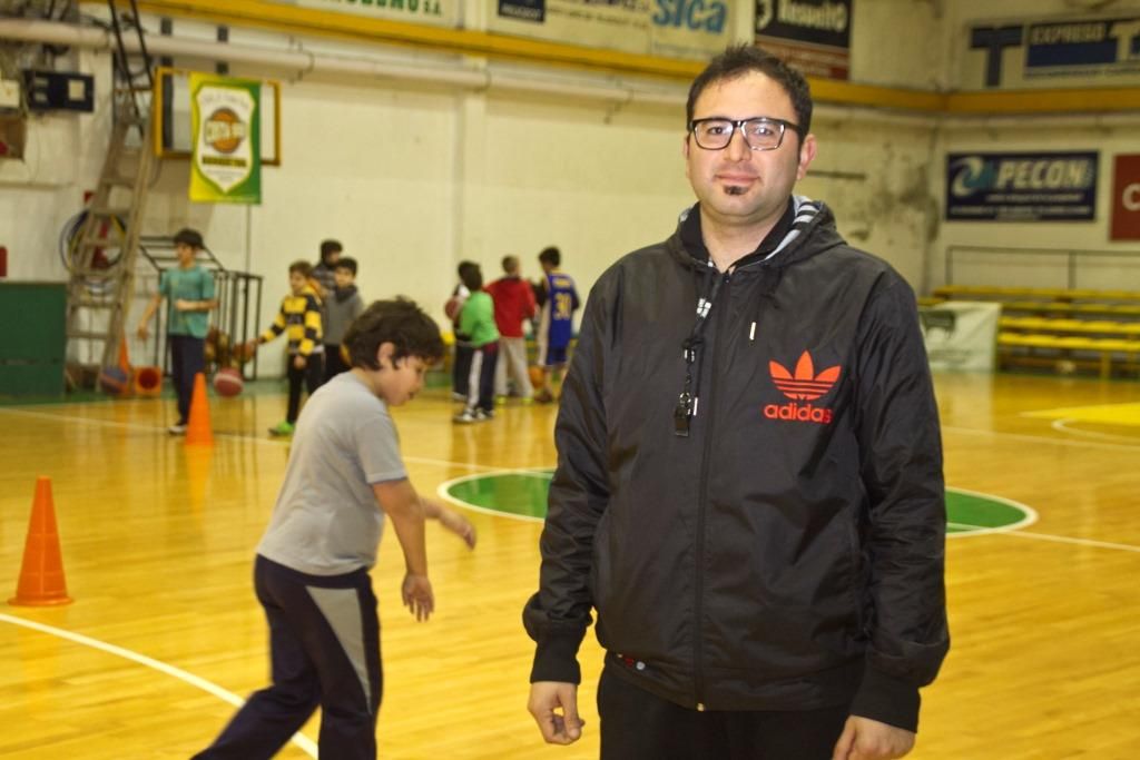 Damián Beitia es el nuevo técnico del básquet de Huracán