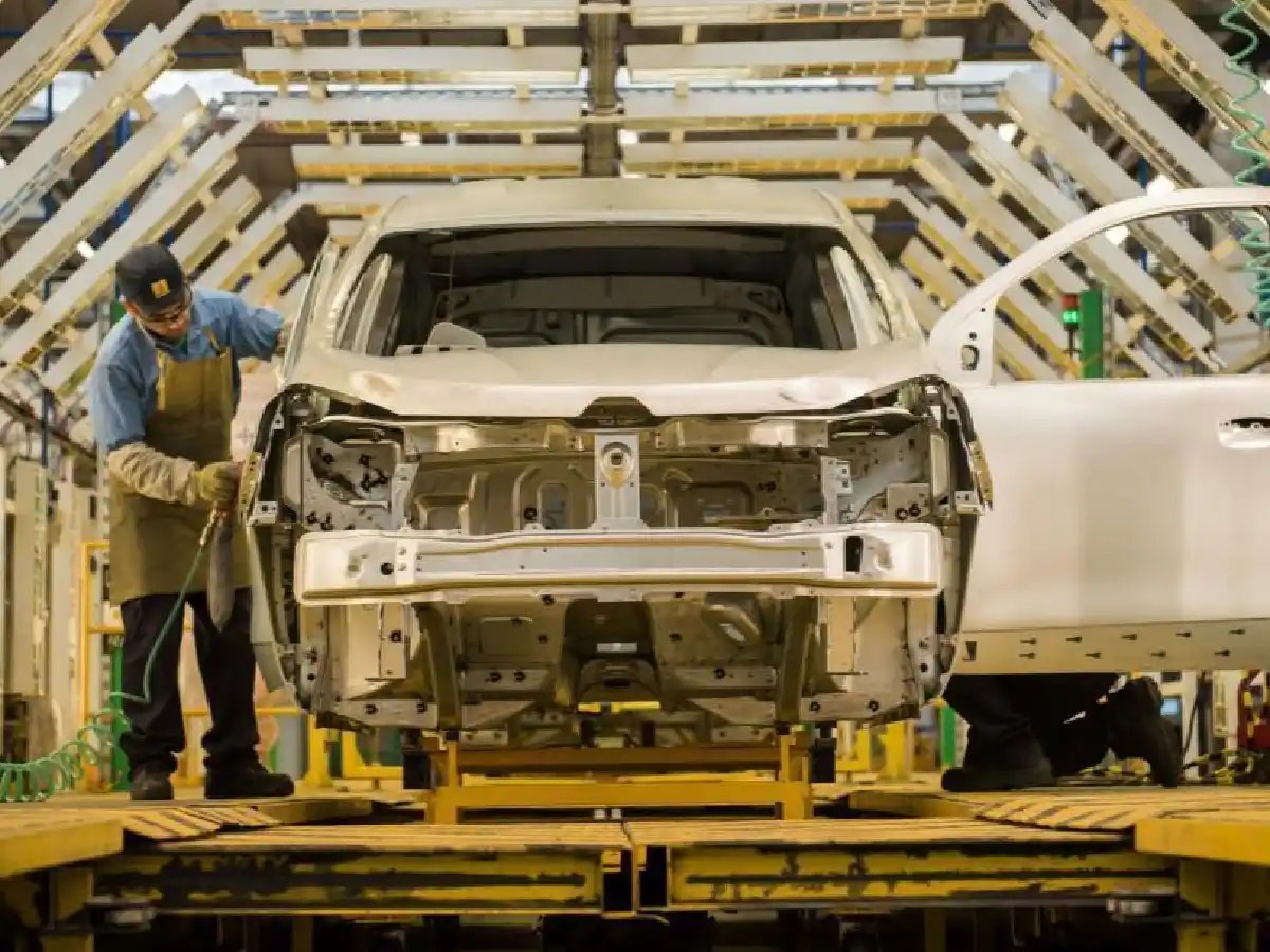 La industria cayó 13,9% en marzo y la producción volvió al nivel de 2004