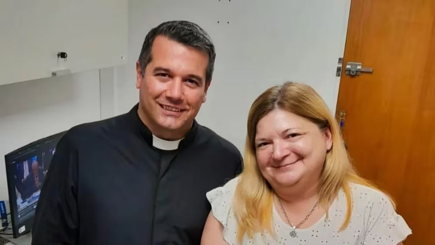 Echaron al sacerdote Javier Olivera Ravasi