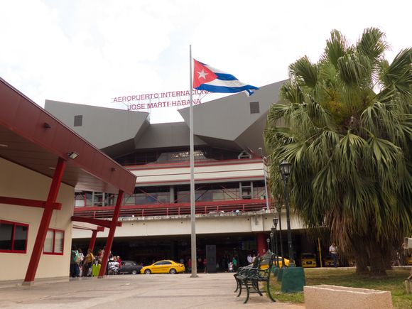 U.S. airlines reduce operations in Cuba