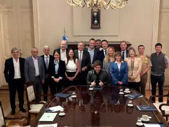 El Gobierno quiere reducir la planta estatal un 10% en 2026 y ATE ya amenaza con adelantar un paro nacional