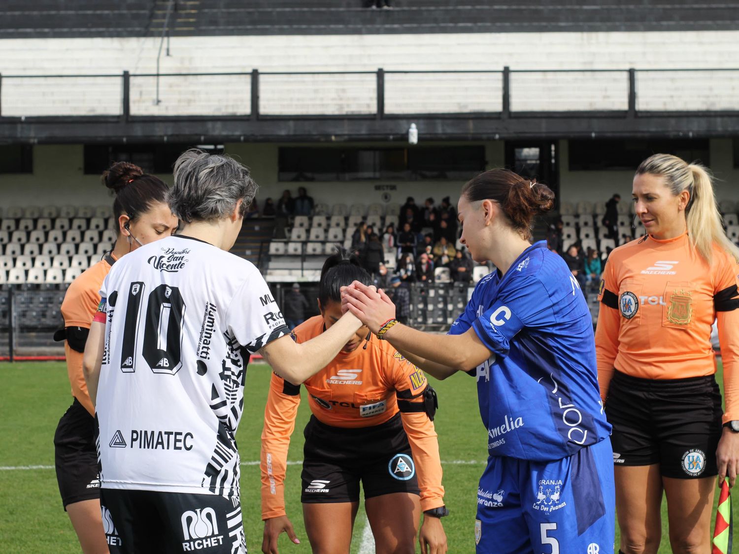 Caída de Las Cremosas en su visita a All Boys.Foto:Prensa AR