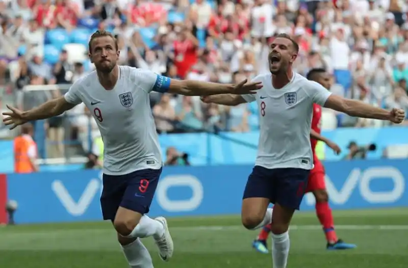 Inglaterra goleó 6-1 a Panamá y clasificó a octavos de final