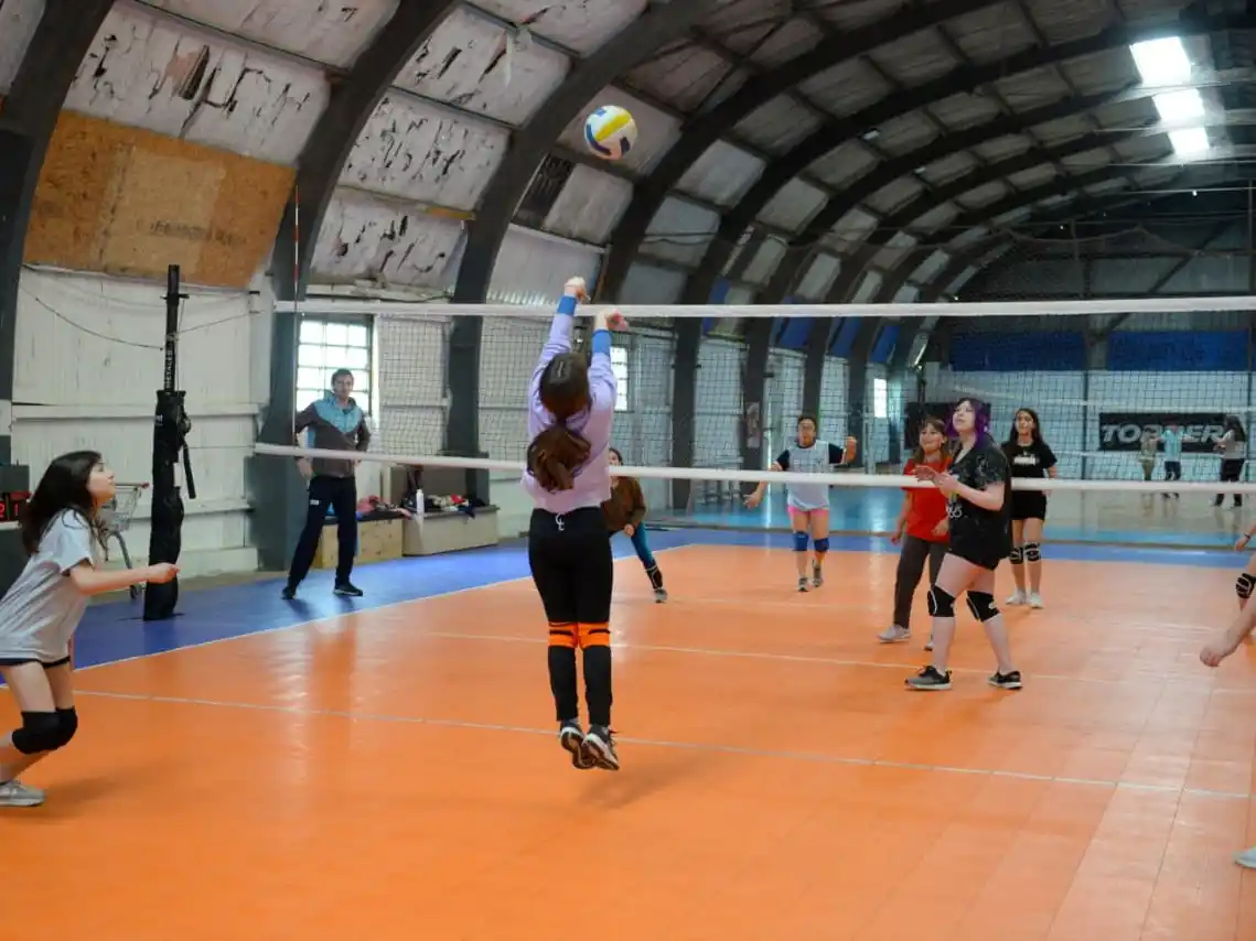 En todos los casos es obligatorio presentar DNI y apto médico actualizado.