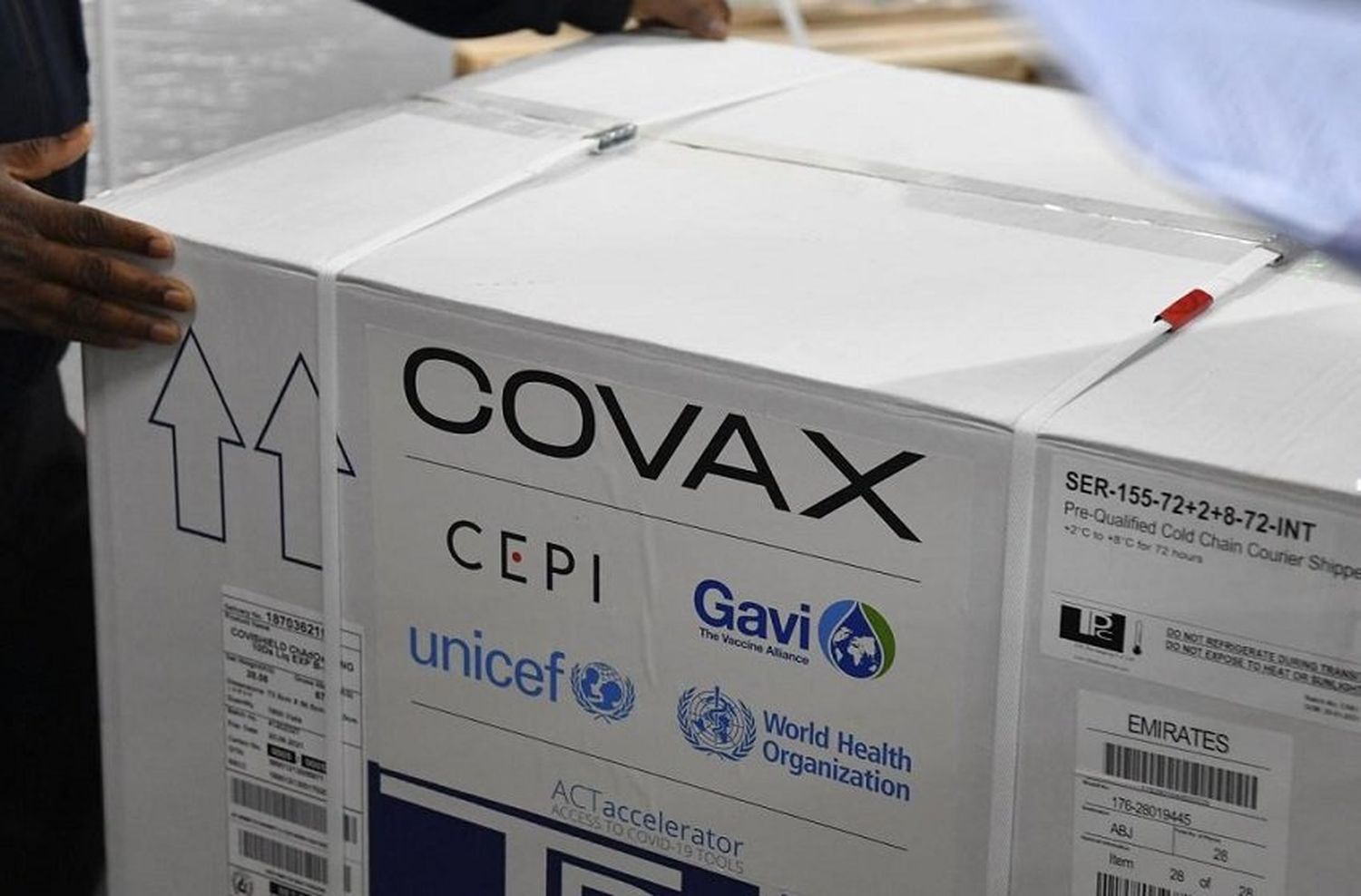 Coronavirus: llegaron más de 650.000 dosis de AstraZeneca y se espera por más vacunas Sputnik V