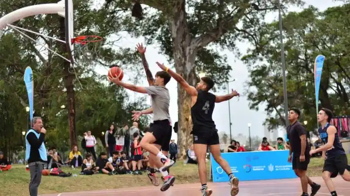 El Prado se llenará de básquet este domingo.