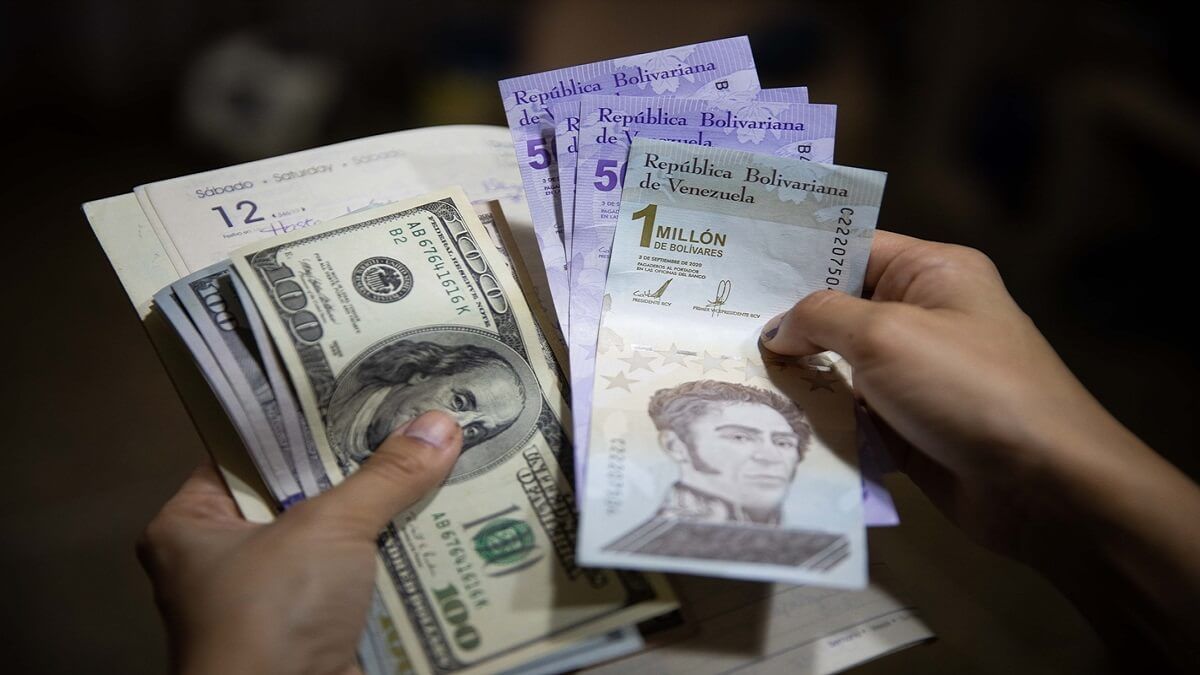 ¡EN PICADA! En 37,32% SE DEVALUÓ EL BOLÍVAR en el primer semestre de 2023