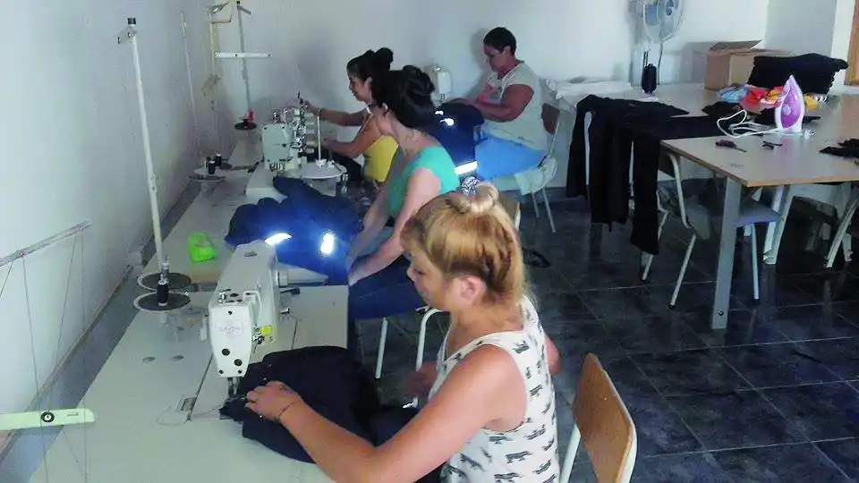 Terruño, la marca que identifica a la cooperativa textil de la que participan siete familias