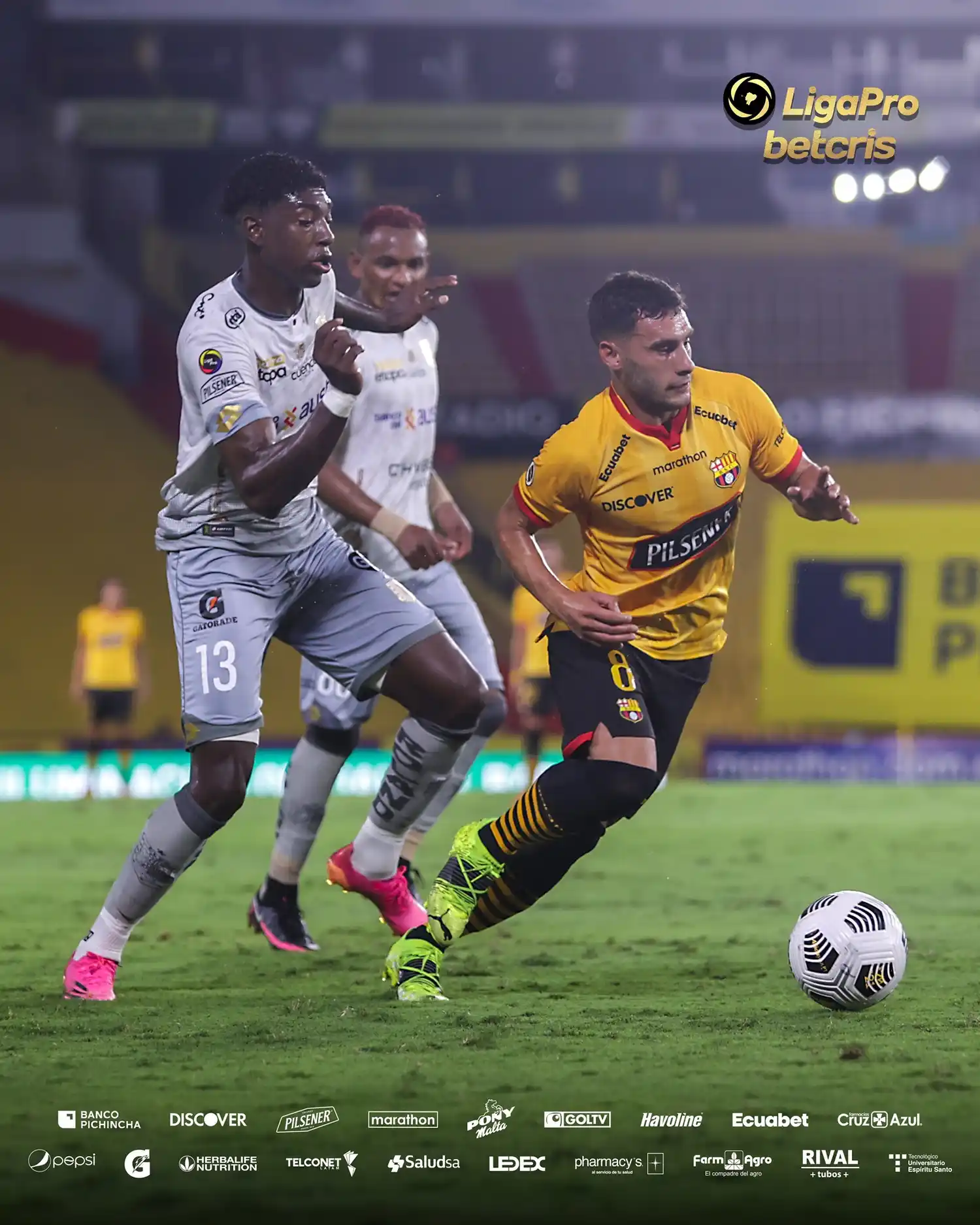 Martínez fue titular en Barcelona.