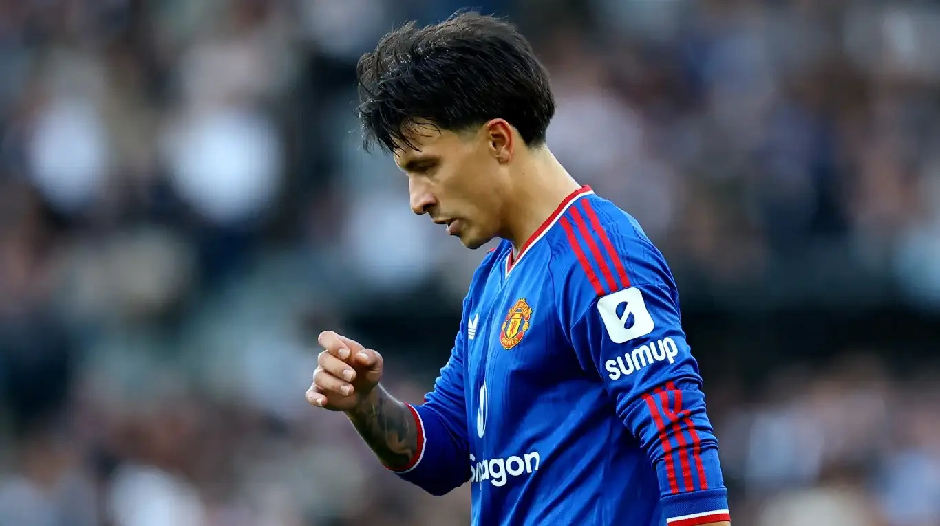 Lisandro Martínez cuestionó la planificación deportiva del Manchester United tras la derrota en Champions League