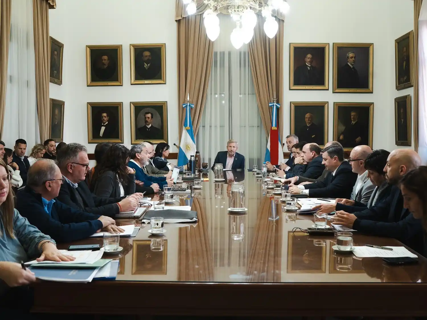 Obra pública, educación y seguridad fueron los temas destacados de la reunión de gabinete