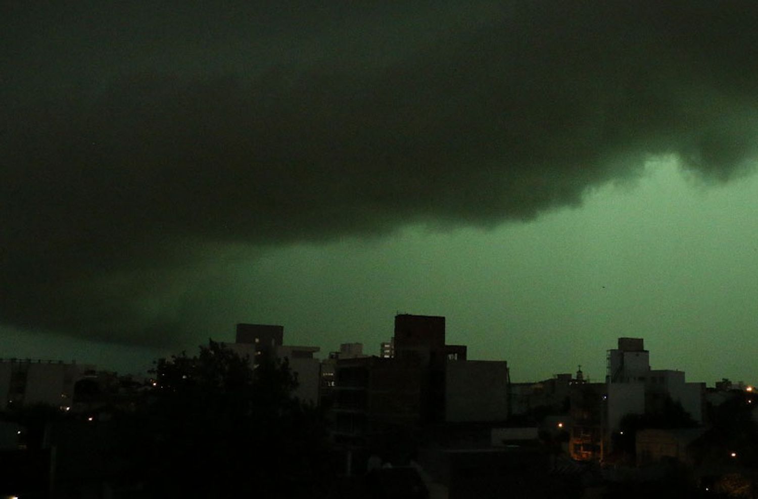 Anuncian tormentas eléctricas y granizo