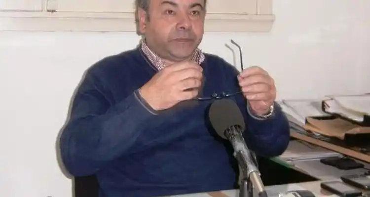 Sualdea entregó una lista por escrito con los siete médicos que pretende despedir