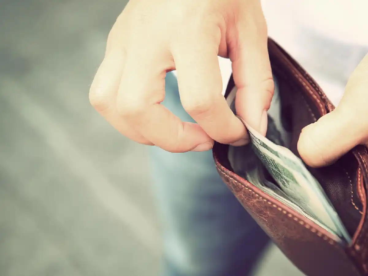 El poder adquisitivo cayó 16,2% promedio en un año