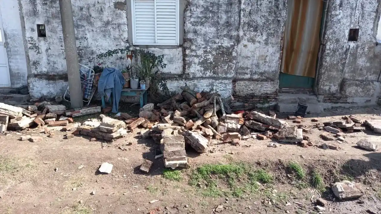 Un fuerte temporal azotó a dos departamentos de la provincia y generó destrozos - 4