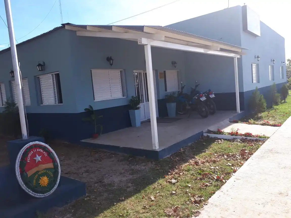 Abrió un auto para robar y se encontró al dueño adentro