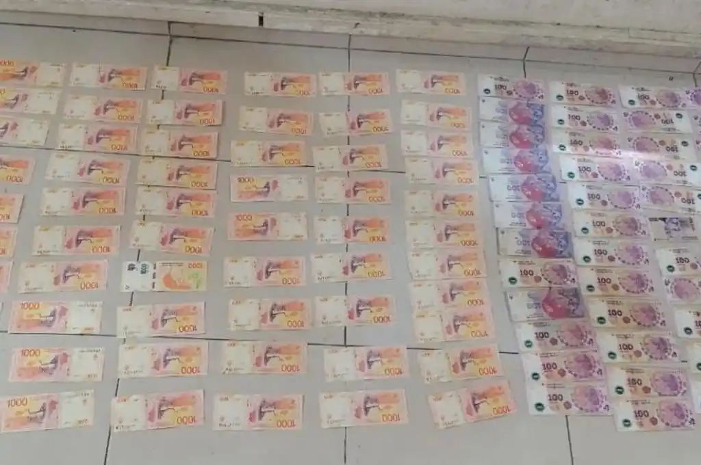 Se olvidó la tarjeta en el cajero, el que vino atrás le vació la cuenta y terminó preso