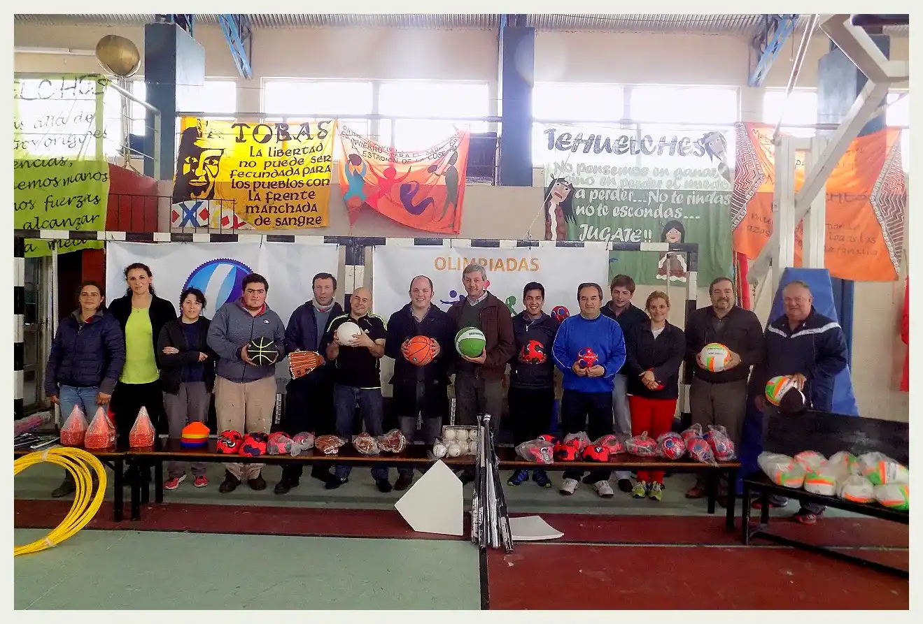 El Diputado Avelino Zurro entregó subsidios en Henderson 