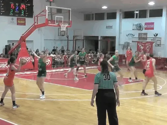 Victoria 54 a 34 de las sunchalenses en Ataliva en el primer punto de la serie final.Foto:Basquet Total.