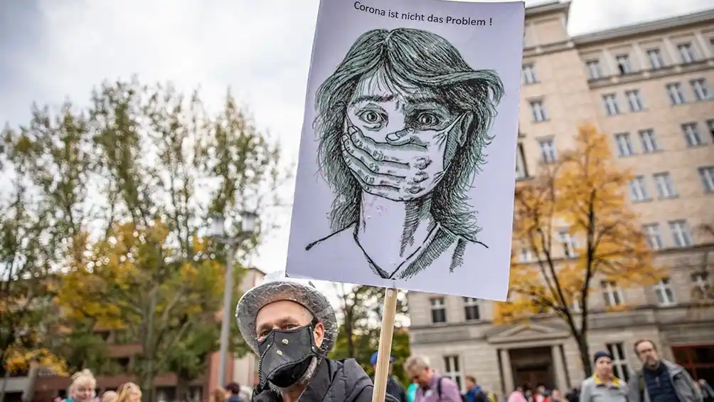 Hubo incidentes en Berlín en una marcha contra las restricciones por el Covid-19