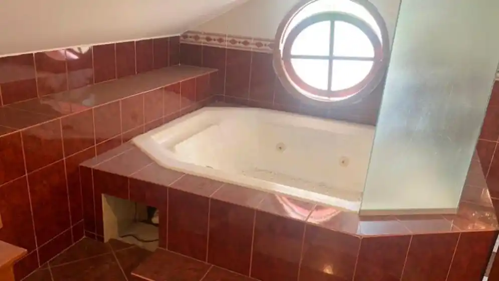 Polémica: exintendente de una localidad cordobesa tenía un jacuzzi en su despacho