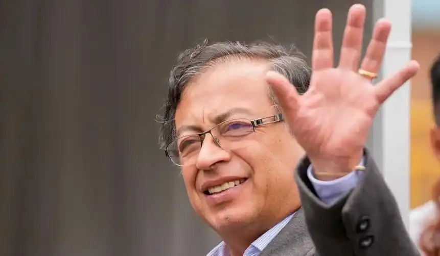 Gustavo Petro ya EN CAMINO A CARACAS para reunirse con Nicolás Maduro