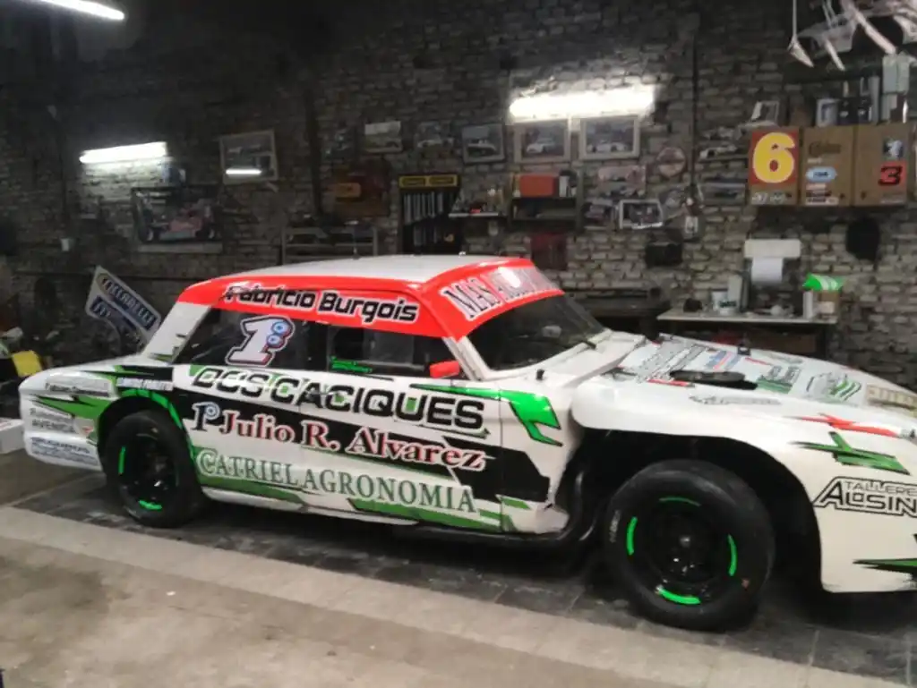 Eracarret, con el Falcon  listo para Mar del Plata