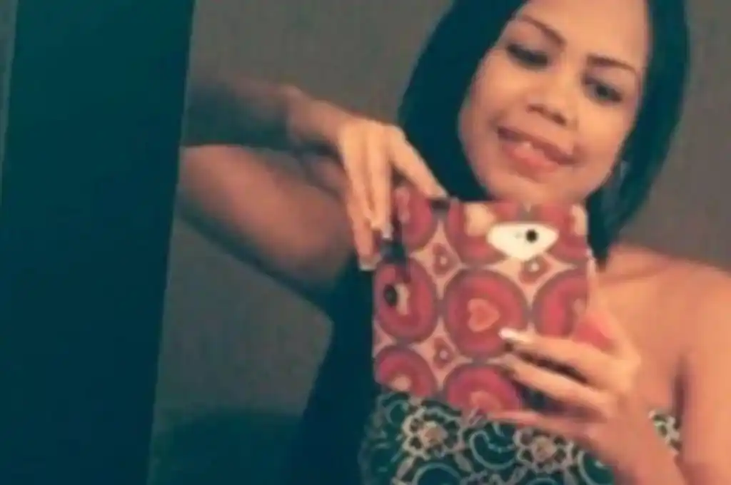 Masacró a puñaladas a su mujer frente a su hijo de 3 años