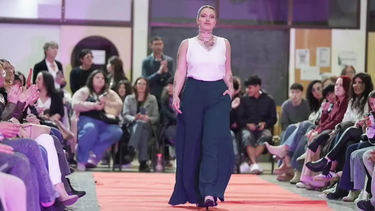 Desfile solidario secundaria Nº 7