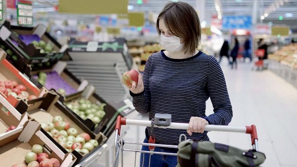 Analizan eliminar el IVA para compras con la Tarjeta Alimentar