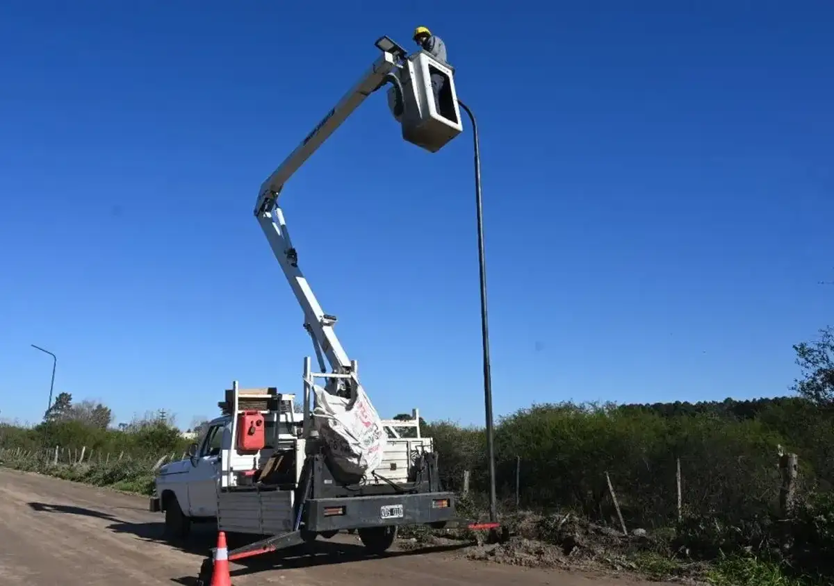 Avanzan los trabajos de iluminación LED en Calle de las Tropas