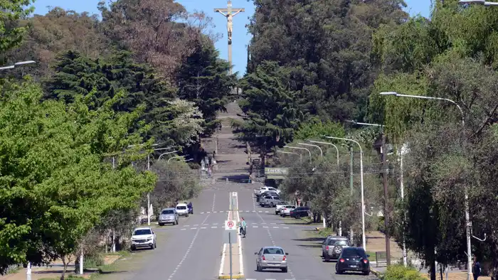 Cambiar el nombre de Monseñor de Andrea es un "sinsentido"