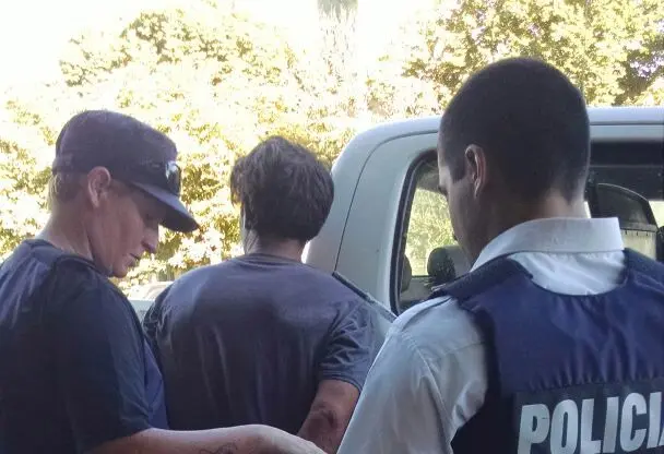 Intentó robar en una juguetería, huyó por los techos y lo capturaron