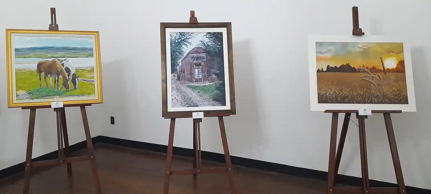 Se inauguró la primera exposición de dibujos y pinturas “Formas y colores de lo nuestro”