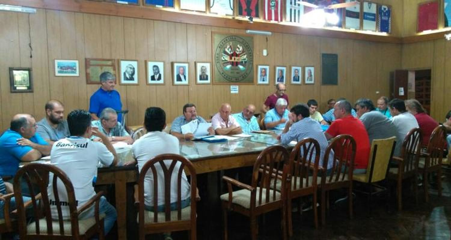 Se postergó el inicio del Apertura y cuatro clubes jugarán sin las seis divisiones