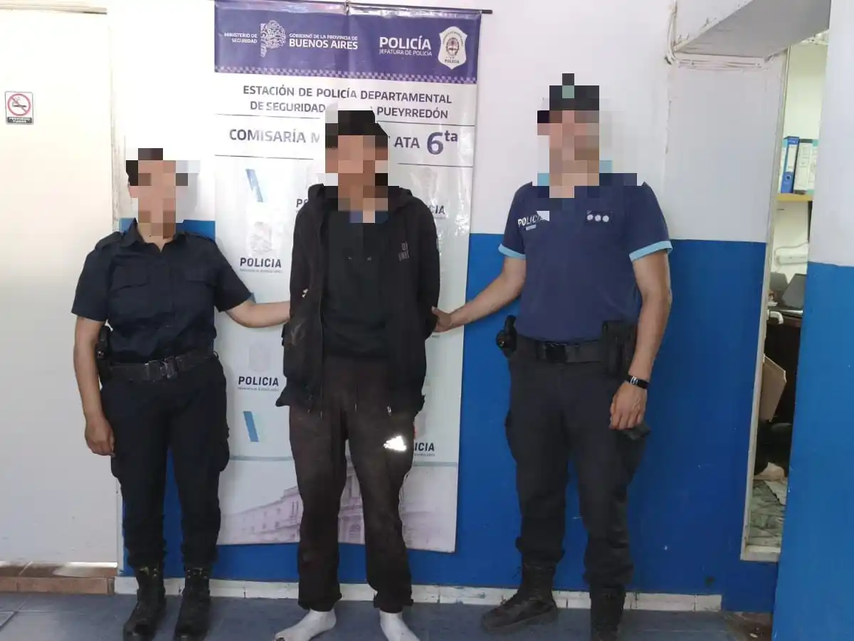 Un joven de 21 años, fue retenido y reducido por el personal del frigorífico hasta la llegada de la policía.