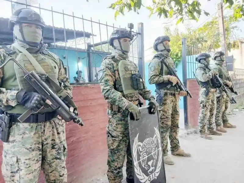 Detenidos, menores retenidos y secuestro de 
droga en allanamientos por un violento desorden
