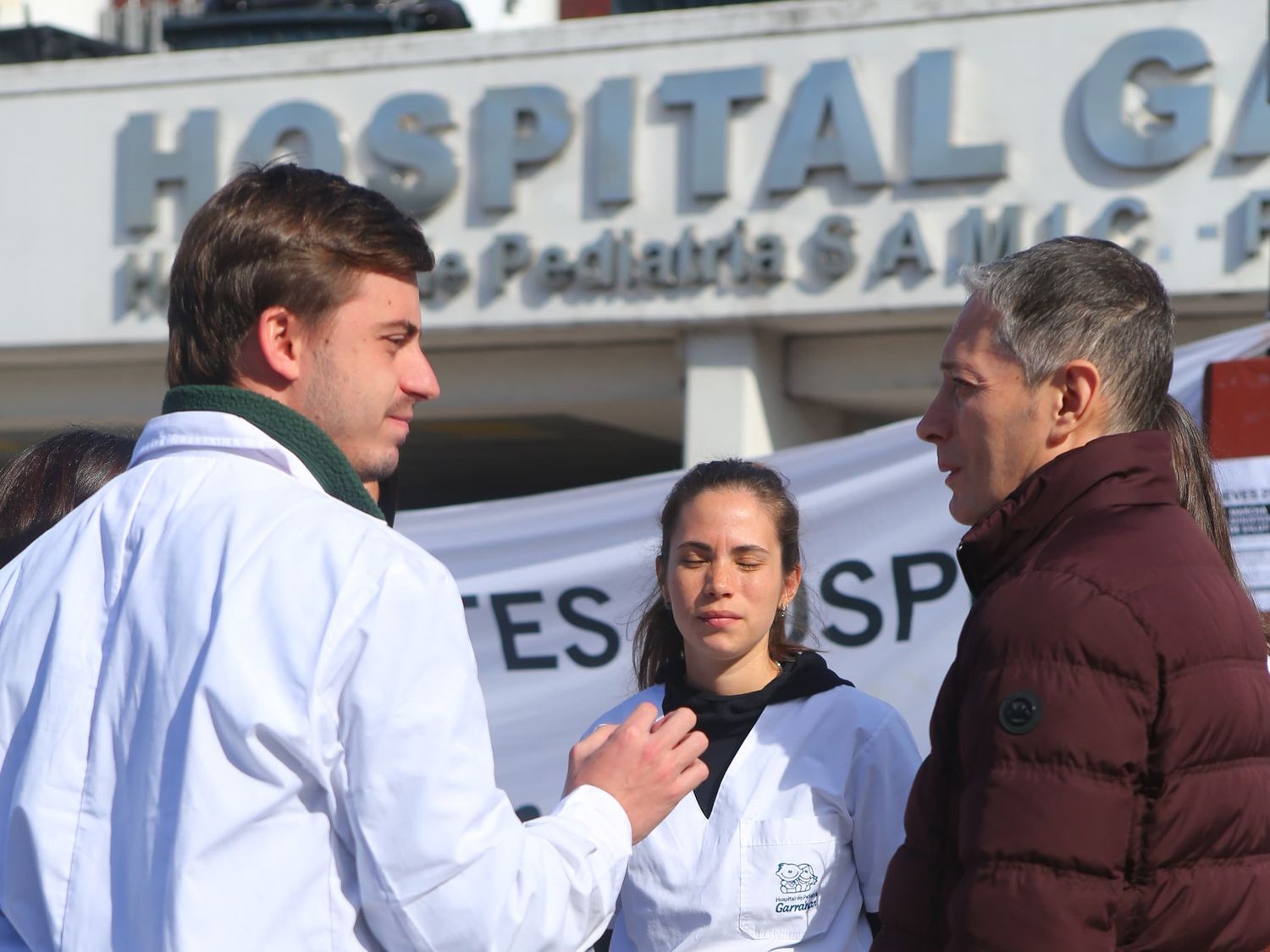 Fernando Gray acompañó los reclamos de los trabajadores del Hospital Garrahan