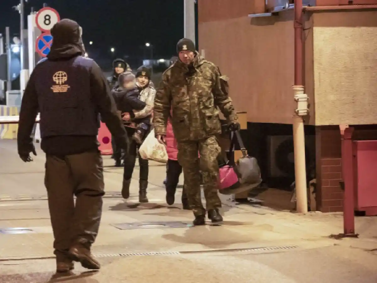 Frederic recibirá a un grupo de argentinos que pudieron salir de Ucrania