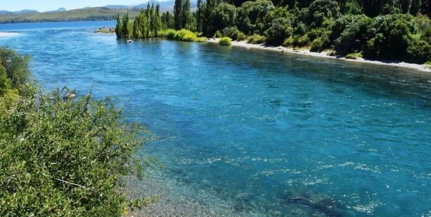 El hecho ocurrió en el río Limay en una zona que no estaba habilitada como balneario