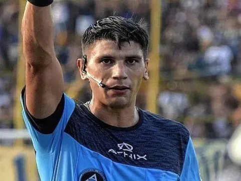 Felioe Viola, el juez para la Lepra rosarina en su visita a Argentinos Jrs.