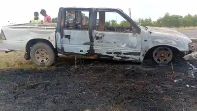 Una camioneta se prendió fuego en pleno viaje y terminó destruida en Ceibas